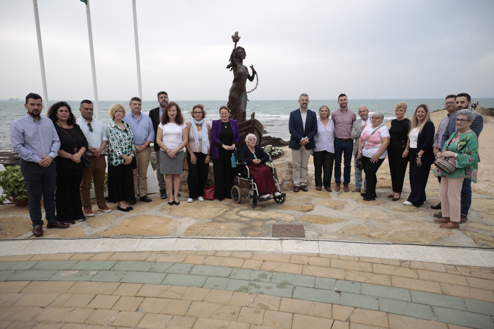 221102 Rota dedica un monumento a la Memoria Democrática