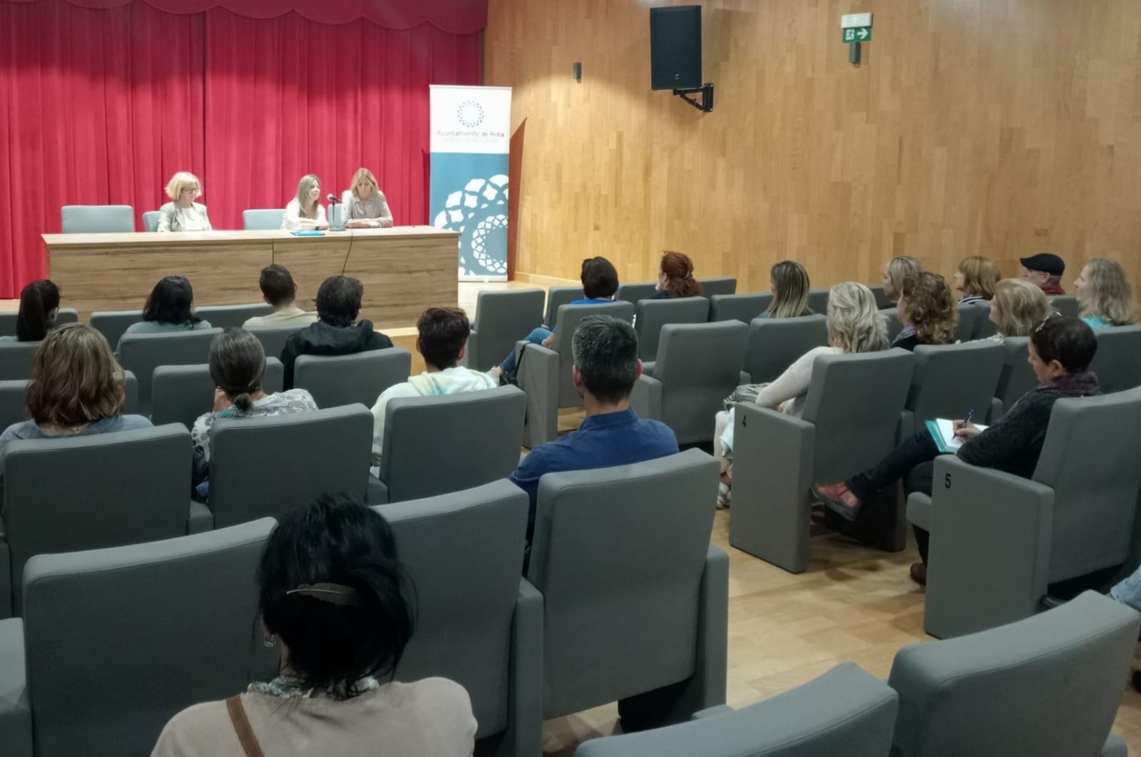 221107 Encuentro de participantes del programa FLEX de intercambio de idiomas de la Base