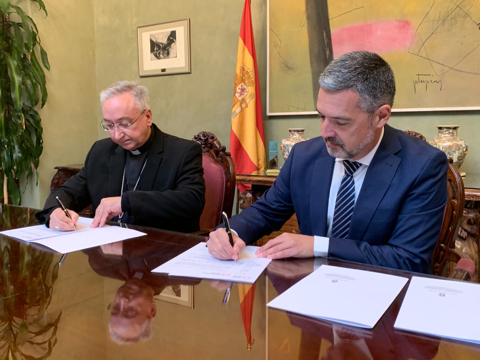 221108 El Ayuntamiento firma con el Obispado un acuerdo para destinar 100.000 euros para la rehabilitación de la parroquia de Nuestra Señora de la O