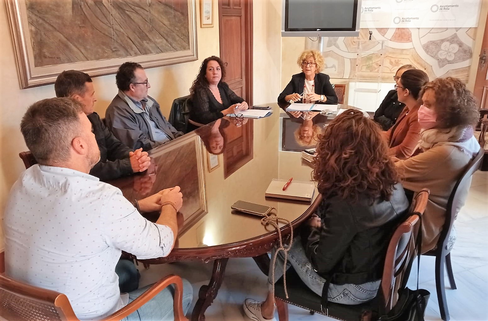 221115 Esther García aborda los próximos proyectos e iniciativas municipales con los Consejos Sectoriales de Turismo y de Comercio