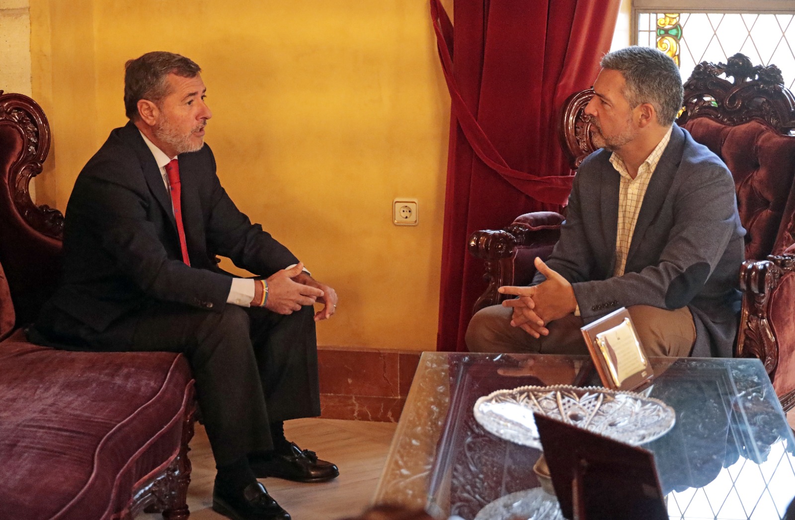 221118 El alcalde aborda con el delegado territorial de Inclusión Social Juventud e Igualdad iniciativas de interés para Rota como la futura residencia de mayores