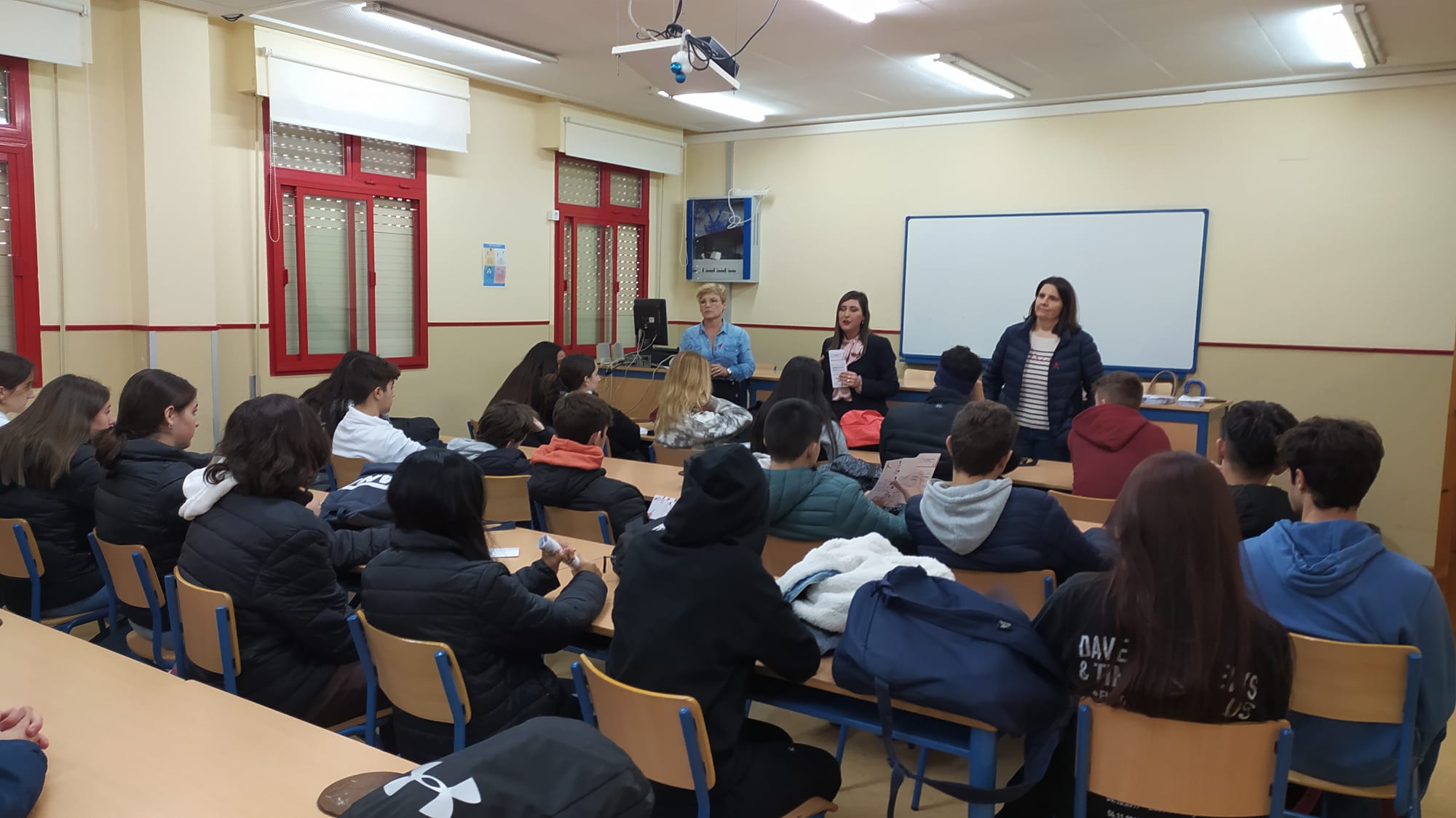 221202 La campaña de prevención y sensibilización sobre el SIDA llega a los centros de Secundaria de la mano de Servicios Sociales y ALAT