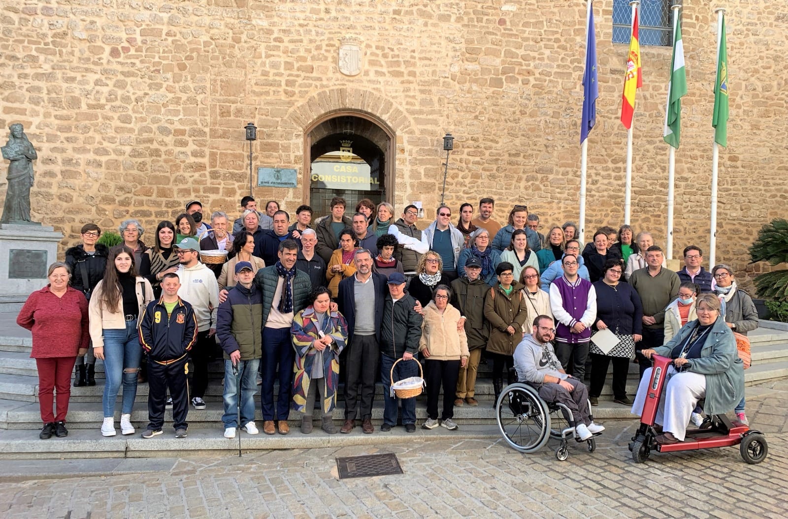 221207 AFANAS y las personas usuarias de los centros de día Pilar Varo conmemoran el Día de las Personas con Discapacidad en el Castillo de Luna
