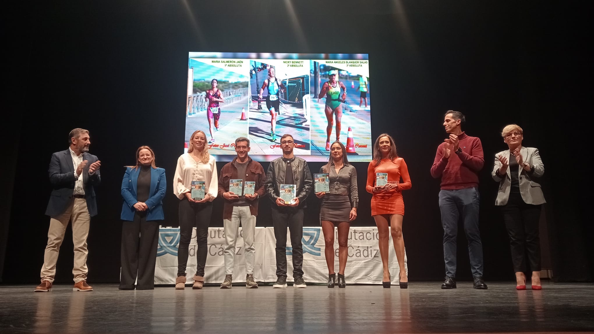 230123 Triatletas de distintos puntos de Andalucía reciben sus trofeos en la gala del II Circuito Provincial de Triatlón Diputación de Cádiz celebrada en Rota